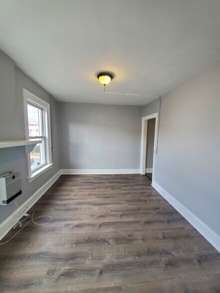 Building Photo - 177 W Parmenter St