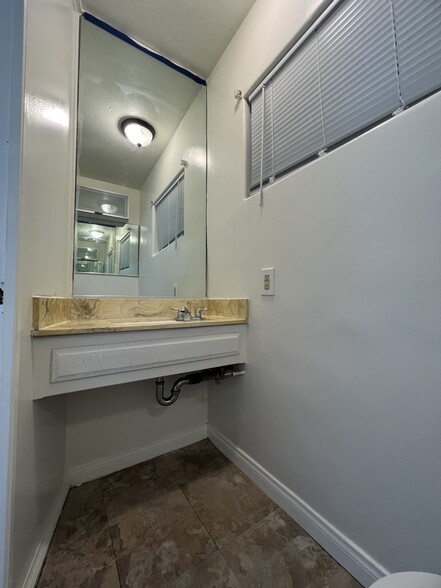 Master bedroom 1/2 bath - 8731 Colbath Ave