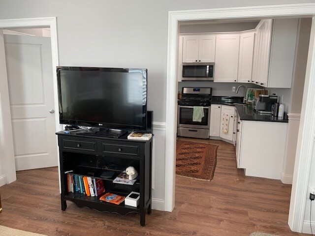 Building Photo - 38 Crescent Ave