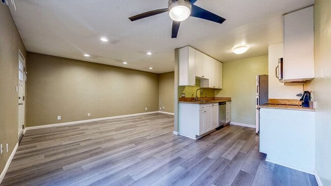 Building Photo - Cozy 1 bedroom 1 bath end unit condo with 1 car garage and private patio located next to Peterson...
