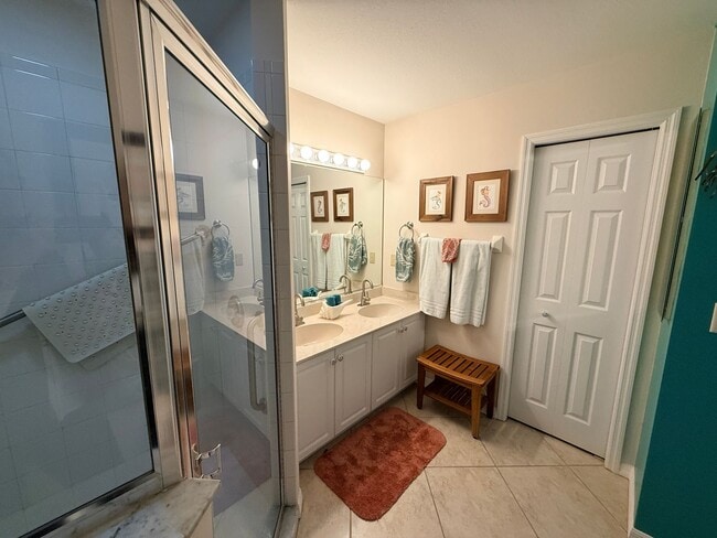 Building Photo - Waterfront Condo 3/2/1 - FULLY FURNISHED! - (Available annually or monthly)