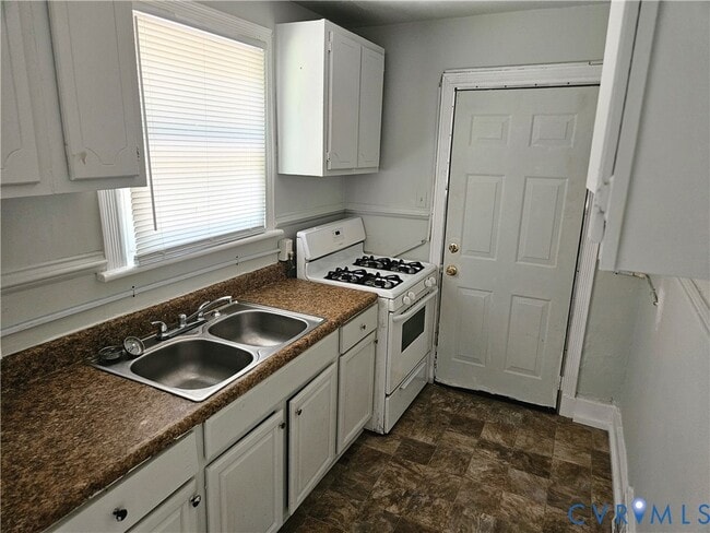 Building Photo - 3909 Larchmont Ln