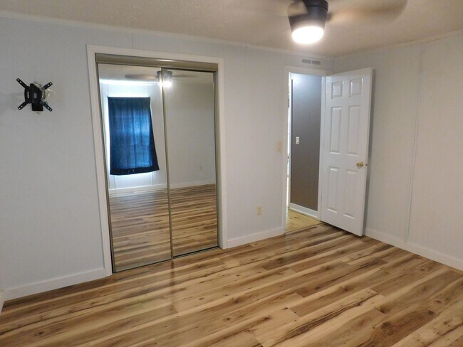 Building Photo - 900 Loftin Farm Rd