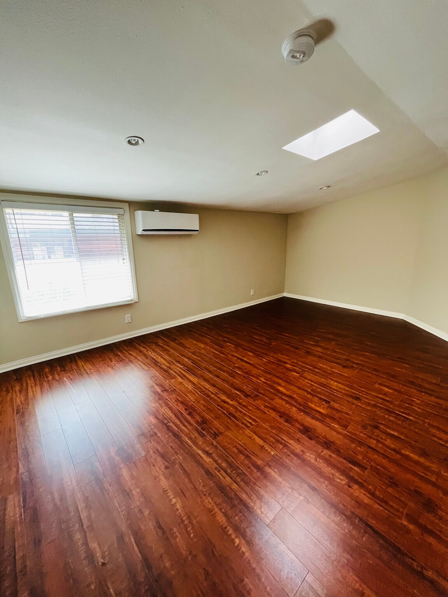 Master Bed - 618 Woodland Dr