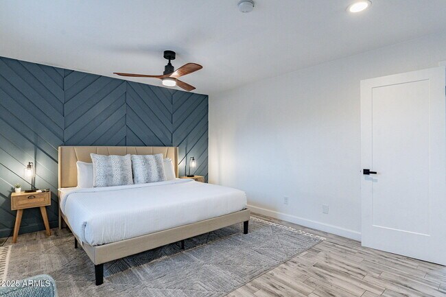 Building Photo - 8725 E Palo Verde Dr