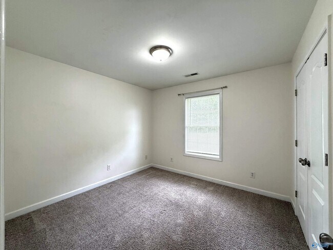 Building Photo - 322 Eagle Ridge Dr