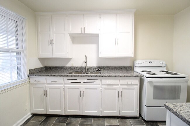 Building Photo - 1 Bedroom 1 Bath Duplex in Navy Hill Area in Olathe