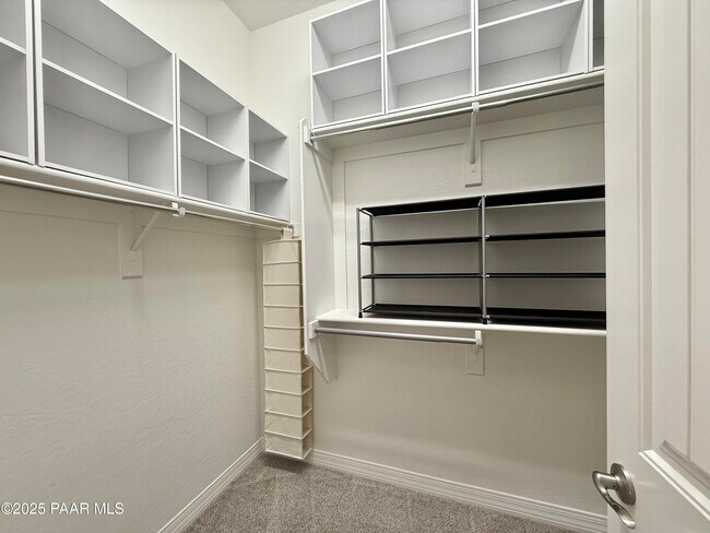Building Photo - 5768 N Thornberry Dr