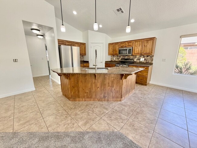 Building Photo - Beautiful Riverstone Home!!