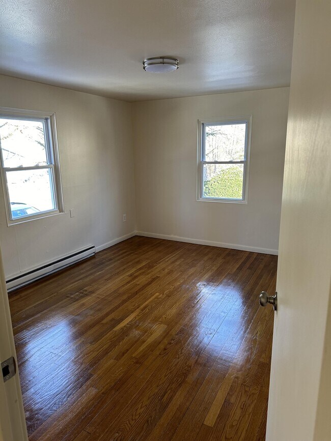 Building Photo - 48 Nelson Dr