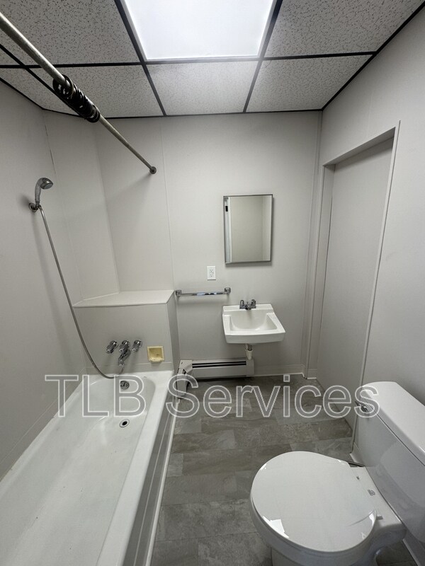 Building Photo - 139 Sand St