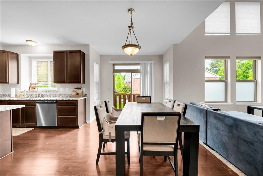 Building Photo - 41761 Steinbeck Gln