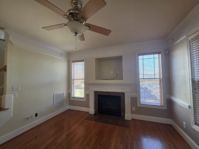 Building Photo - Spacious 4-Bedroom Home for Rent in Kings ...