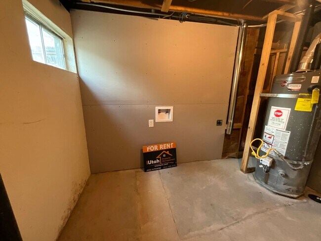 Building Photo - 1124 Vitt Dr