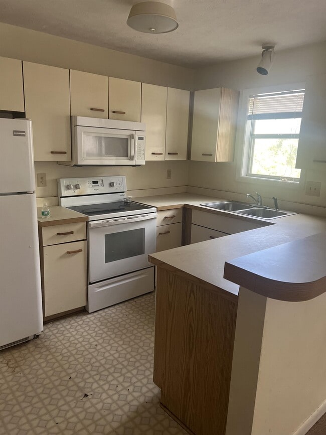 Building Photo - 6801 Willowbrook Dr