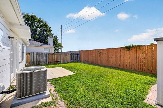 Building Photo - 510 Cypresswood Trce