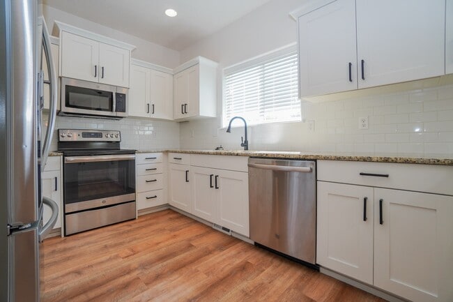 Building Photo - 1655 N Azurite Pl