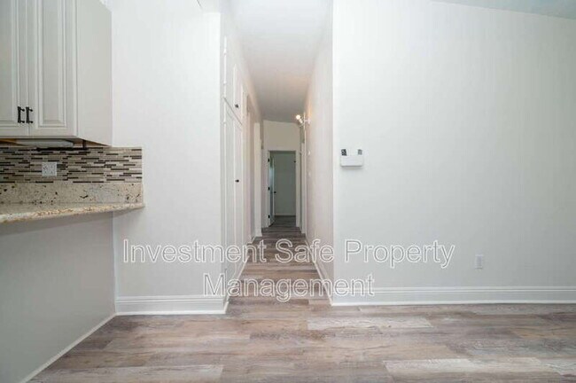 Building Photo - 346 Inkopah St
