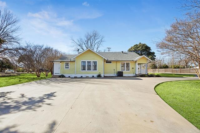 Building Photo - 704 Williams St