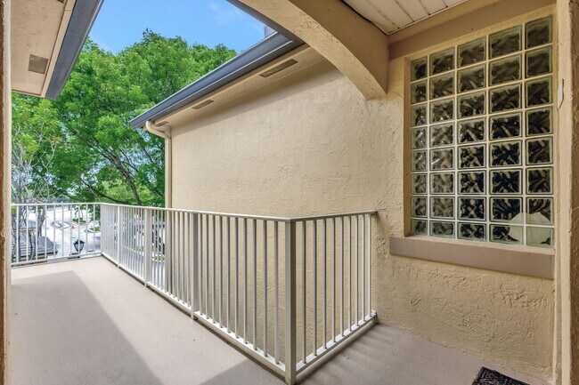 Building Photo - 2060 Greenview Shores Blvd