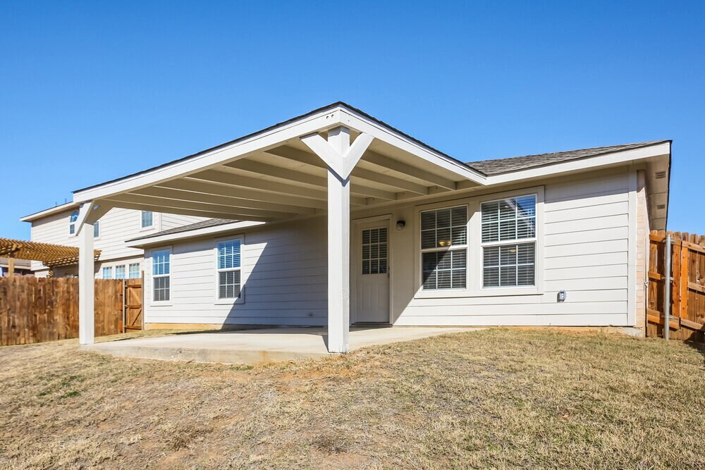 Building Photo - 8044 Brook Ridge Dr