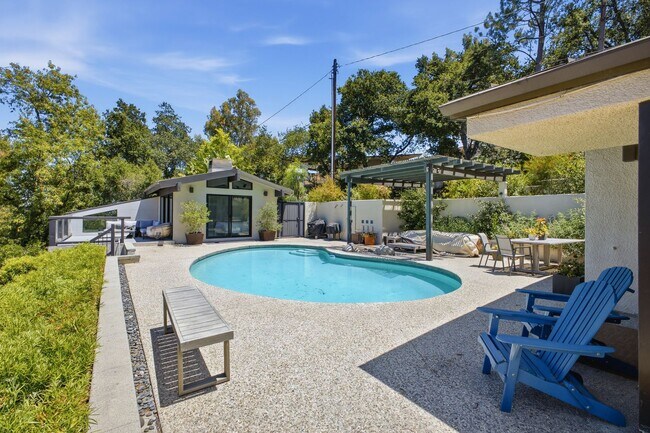 Building Photo - 1255 Rancheros Rd