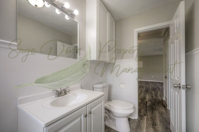 Building Photo - SMALL TOWN LIVING!!!