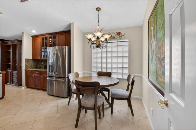 Building Photo - 5256 Glenville Dr
