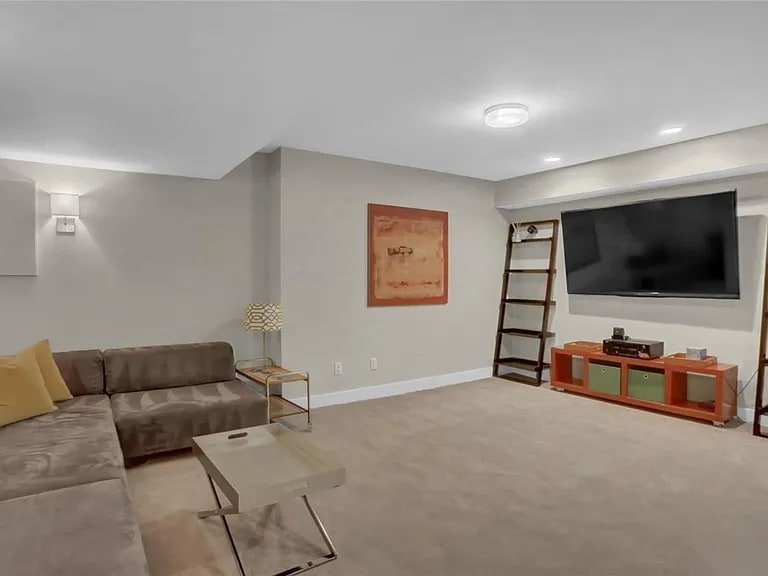 Building Photo - 2713 Grove St