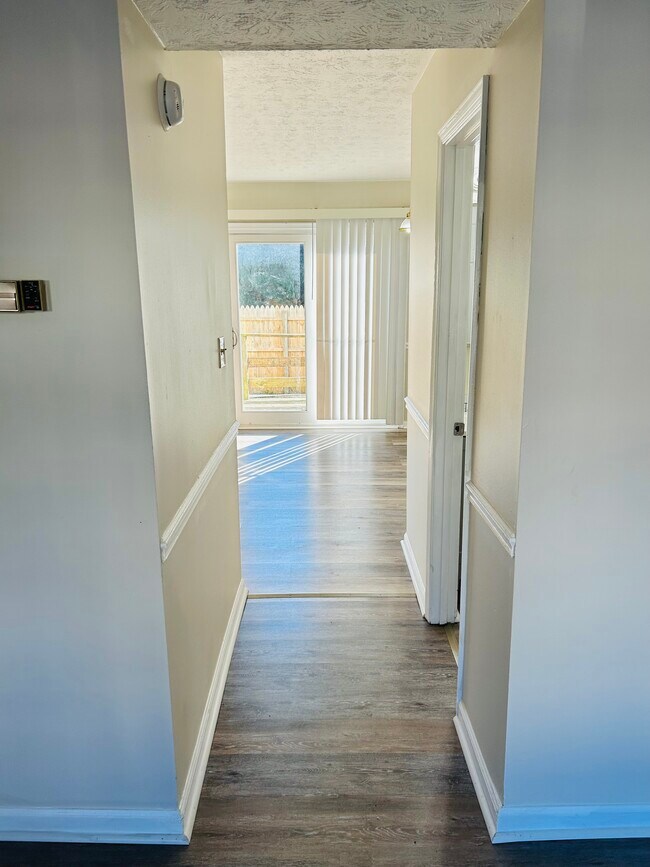 Building Photo - 508 Yorktowne Pl