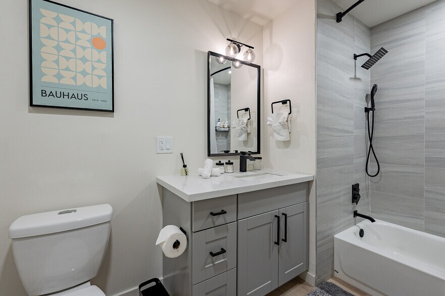 Shared Bathroom #1 - 126 E Palmcroft Dr