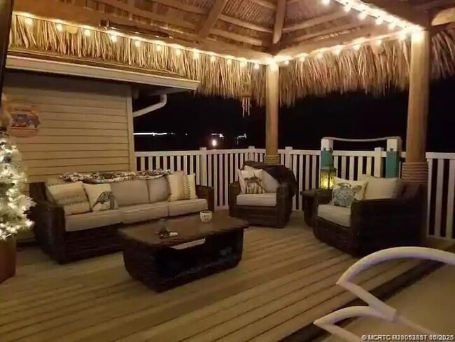 Building Photo - 2550 SE Calais St