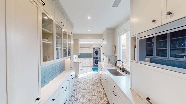 Building Photo - Beautifully Designed Country Club Home Offered July and August 2026