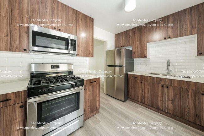 Primary Photo - 1762 Robinson Ave