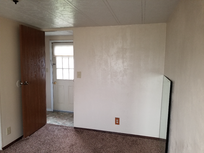 Building Photo - 409 N Cedar St