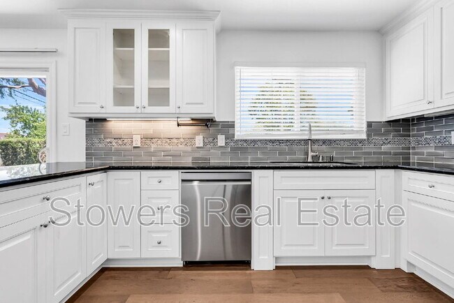 Building Photo - 8365 Lucania St
