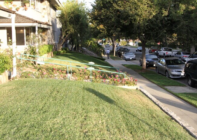 Primary Photo - 360 Cliff Dr