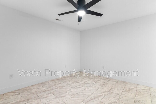Building Photo - 125 Waynesville Ave