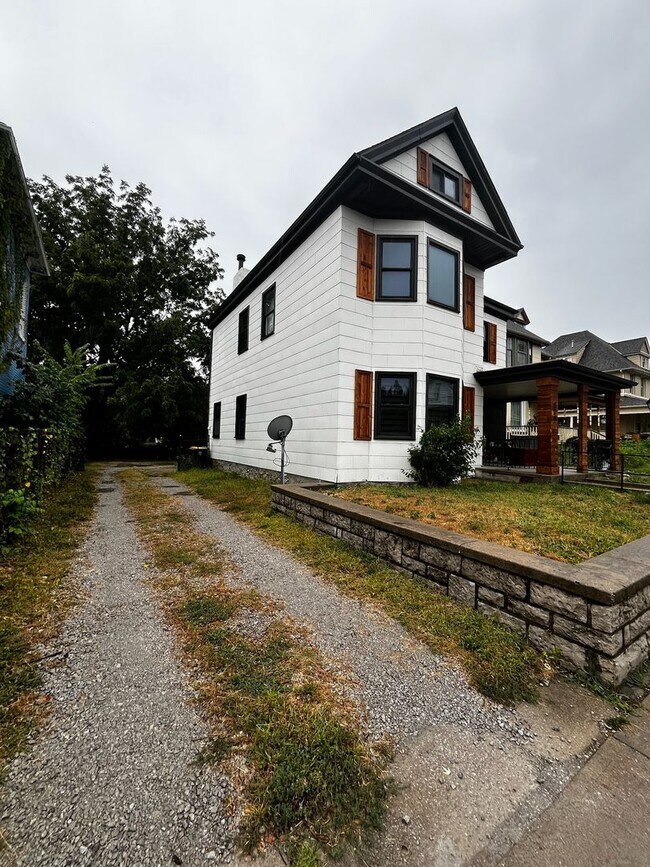 Building Photo - Pendleton Heights 4BR—Updated Historic Cha...