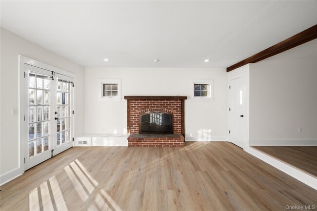 Building Photo - 127 NY-100