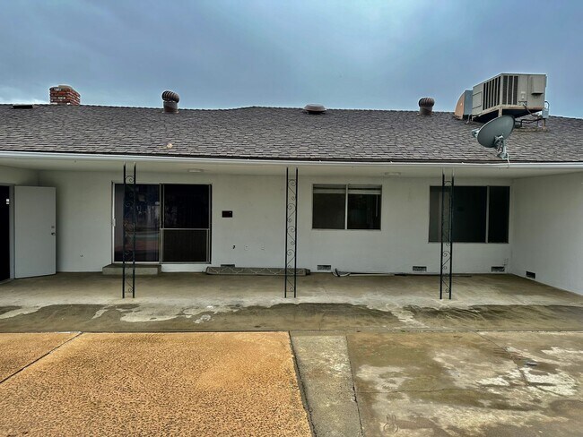 Building Photo - Spacious North Fresno 4/3 with Pool