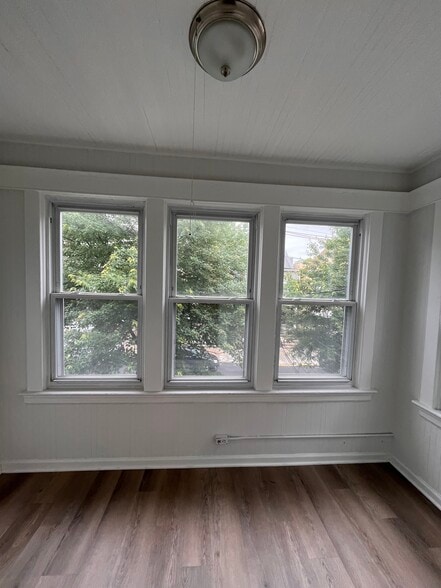 Building Photo - 346 Armstrong Ave