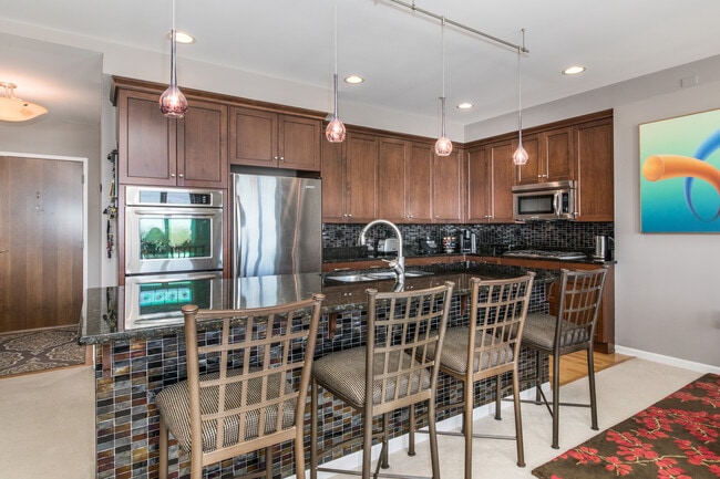 Building Photo - 120 N Northwest Hwy