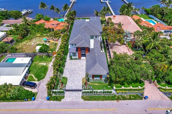 Building Photo - 416 S Lake Dr
