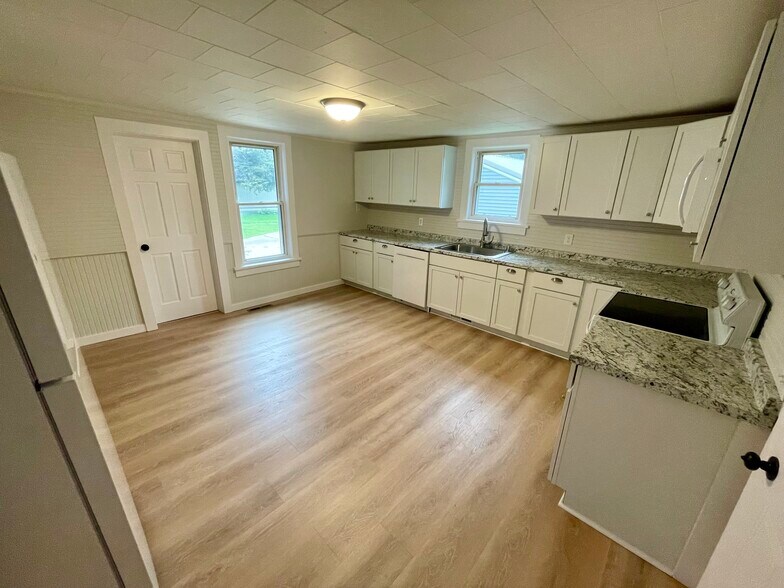 Building Photo - 360 Grove St