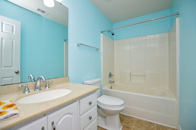 Building Photo - Legacy Park 3BR Home on 1 Acre with Loft, 3 Baths, and Summer-Ready Amenities  3 Bedrooms | 3 Bat...