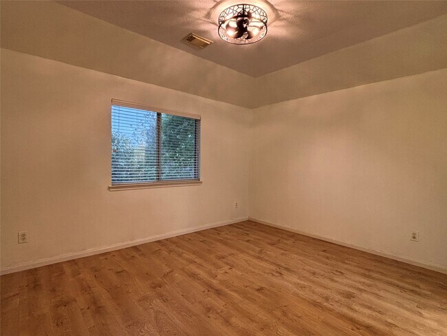 Building Photo - 3126 Valley Ct