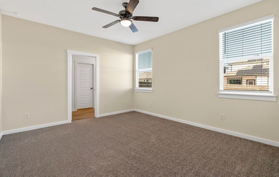 Primary bedroom - 220 Fairfax Ave