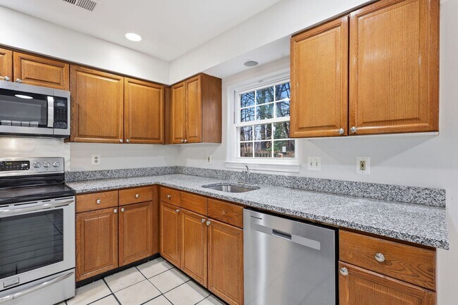 Building Photo - Welcome to this stunning end residence perfectly positioned in a highly desirable setting.