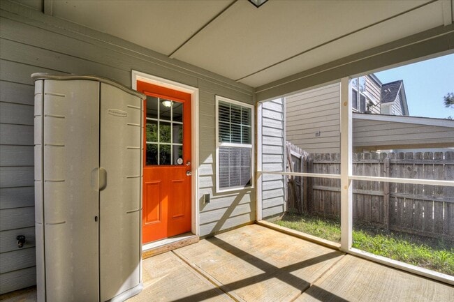 Building Photo - 150 Village Run